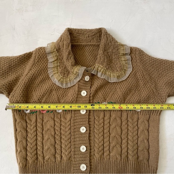 Vintage Sweater Grandma’s Peter Pan Collar Floral Embroidered Tan - Picture 6 of 7